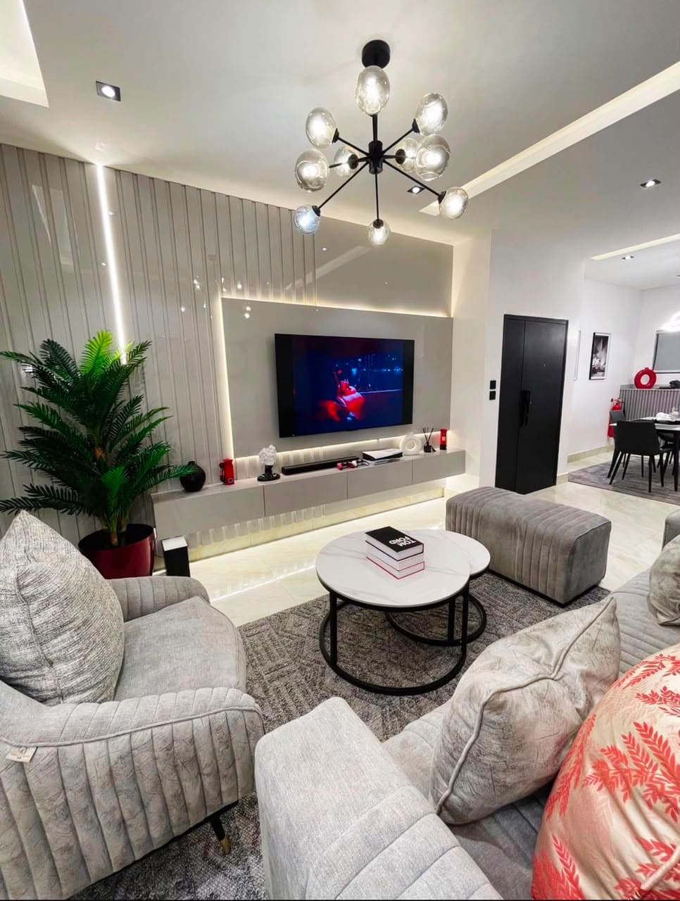 Exquisitely Furnished 2 Bedroom Shortlet - Anthony-Maryland, Ikeja