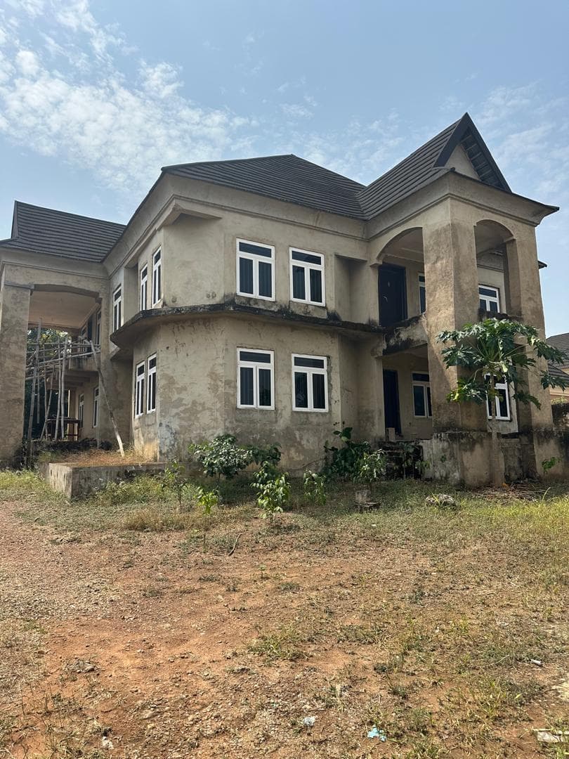 5 Bedroom Duplex for Sale in Alagbaka GRA