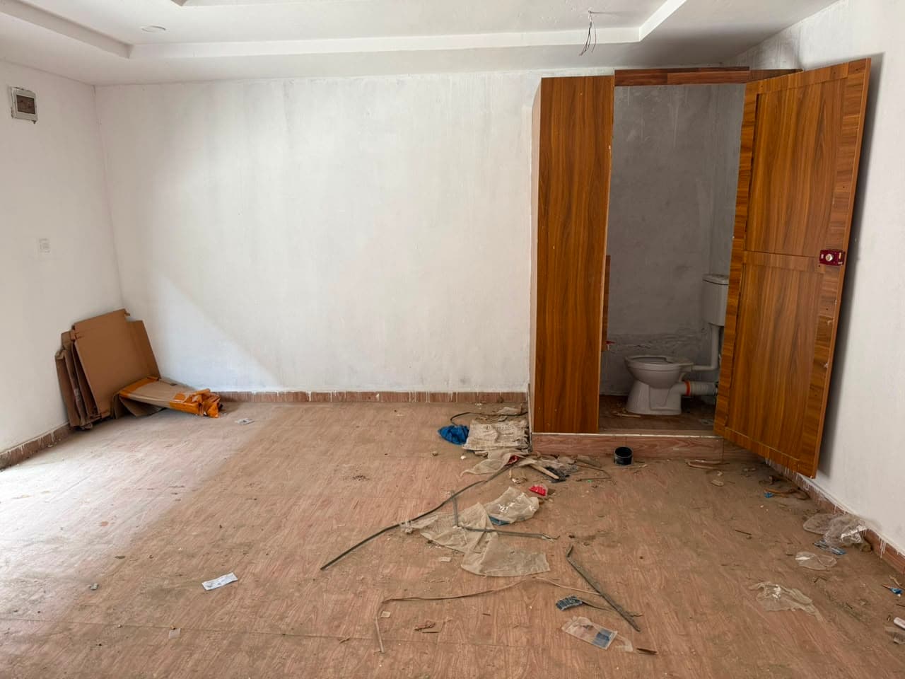 Shop for Rent at Queen Cinema, Mokola - Dugbe Road