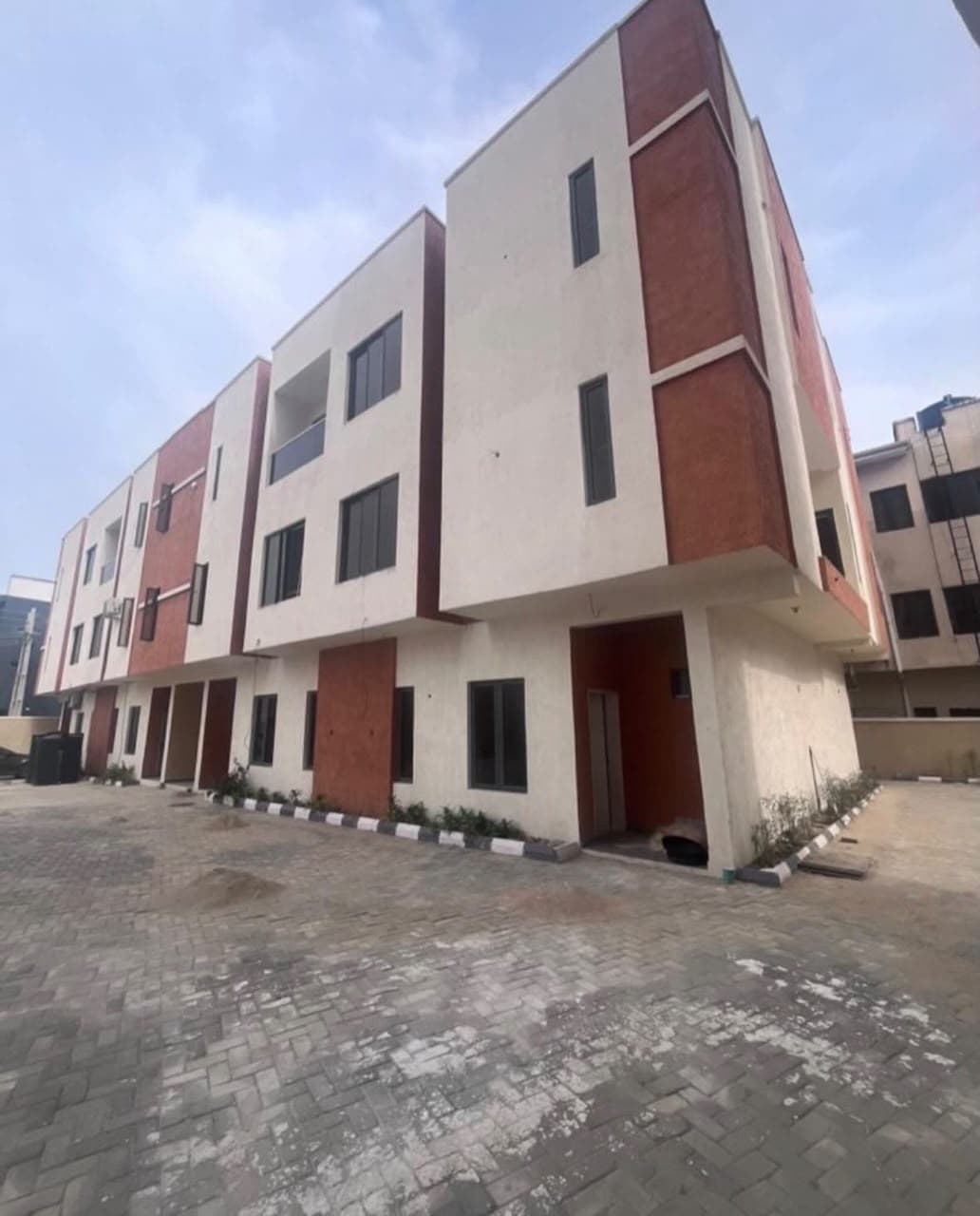 Distress Sale: 2-Bedroom Apartment — Lekki Phase 1 (Right)