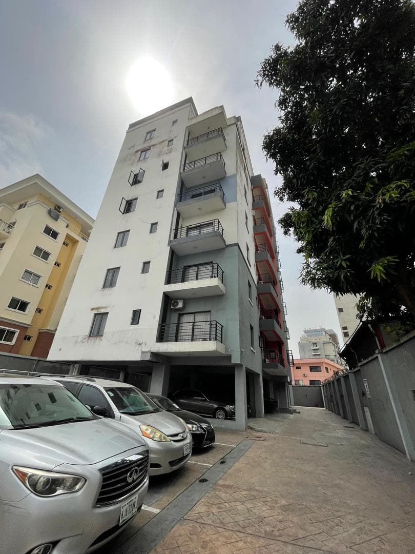 3 Bedroom Flat with BQ for Sale in Victoria Island (6th Floor)
