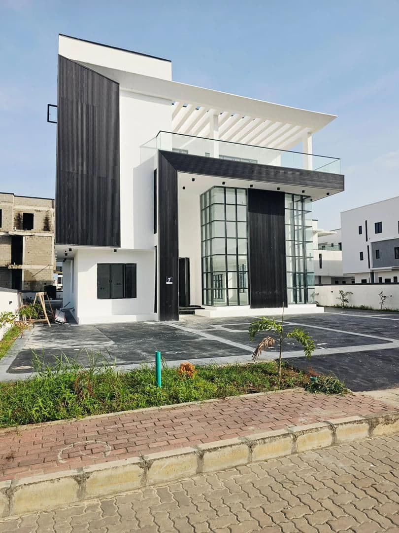 7 Bedroom Duplex for Sale in Ikate, Lekki, Lagos