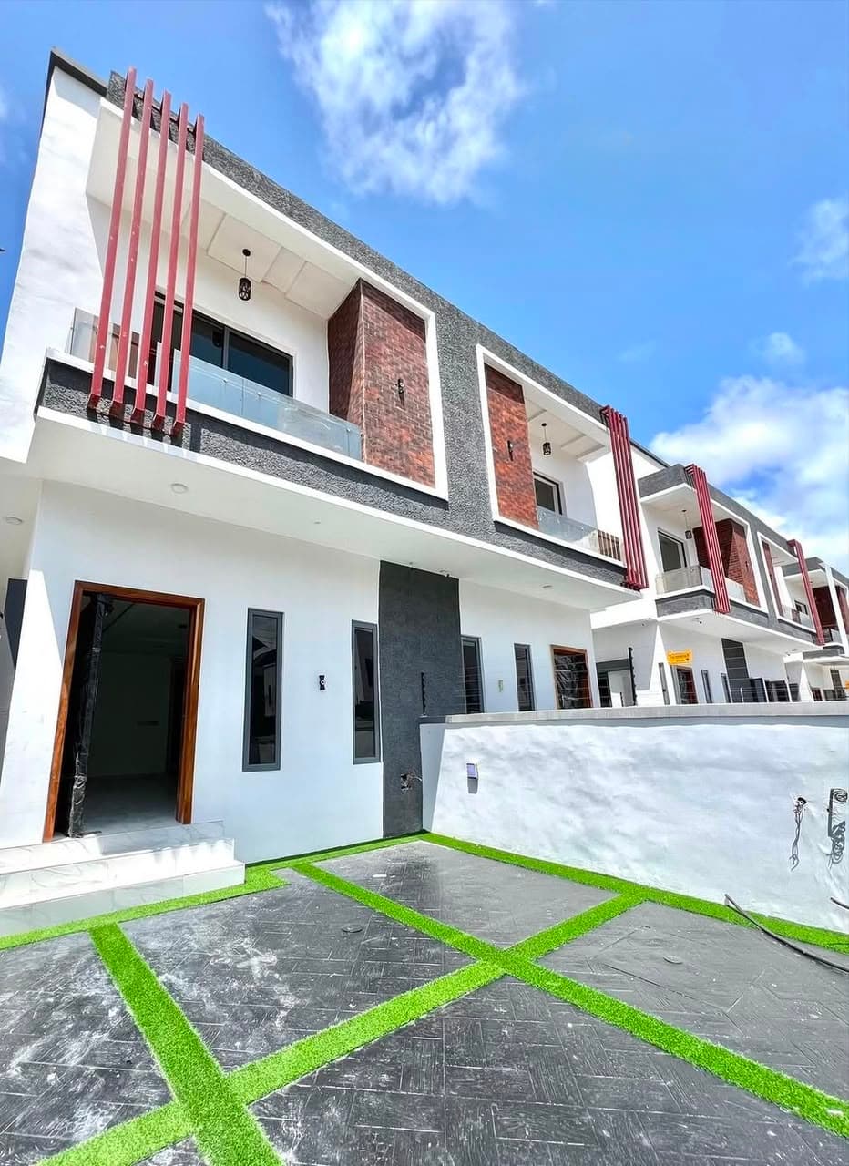 4 Bedroom Semi-Detached Duplex for Rent in Chevron