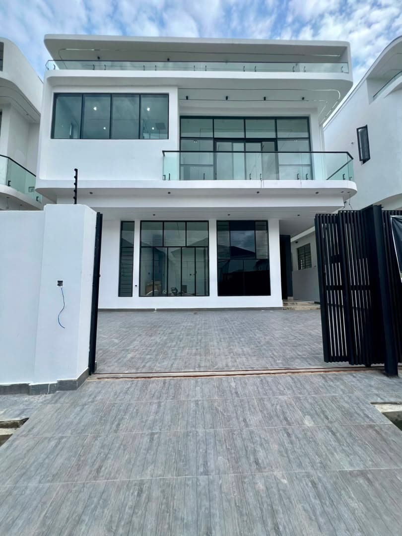 Decently Finished 5 Bedroom Home for Sale in Orchid, Lekki