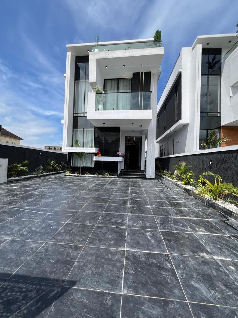 5 Bedroom Home with Swimming Pool for Sale at Ologolo, Lekki, Lagos