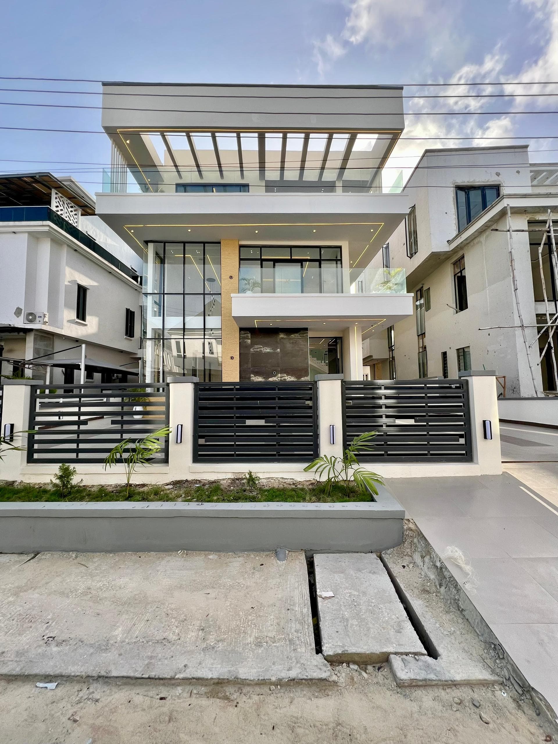 5 Bedroom Fully Detached Duplex for Sale in Lekki County, Lagos