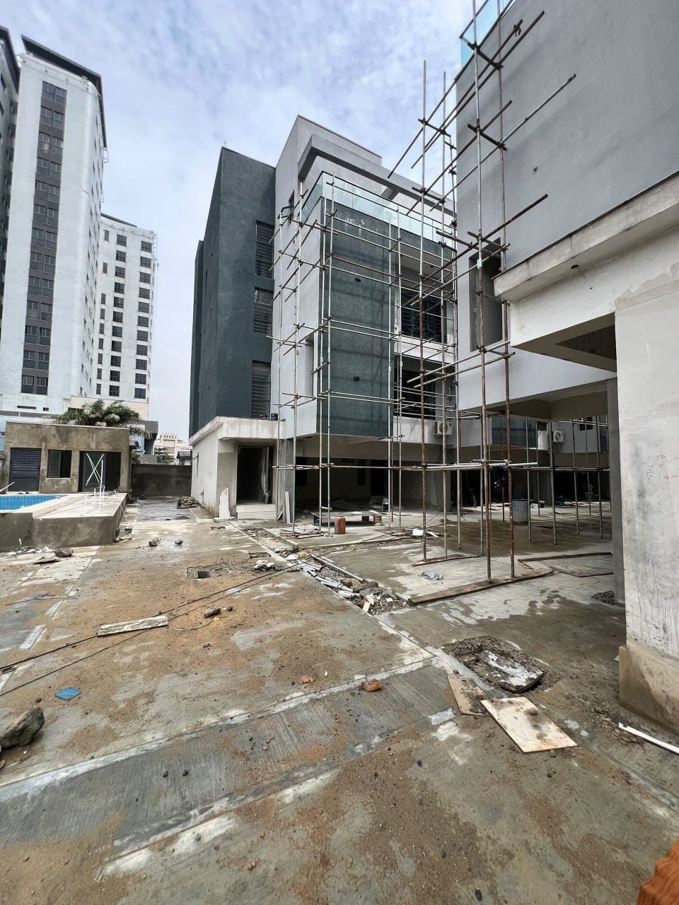 4 Bedroom Penthouse with BQ for Sale at Victoria Island, Lagos